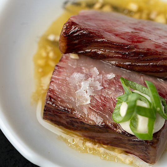 Der sechste Gang des Eatrenalin Menüs "Red Dimensions Exclusive" Im Raum "Umami" zeigen wir Ihnen Asiens fünfte Dimension.