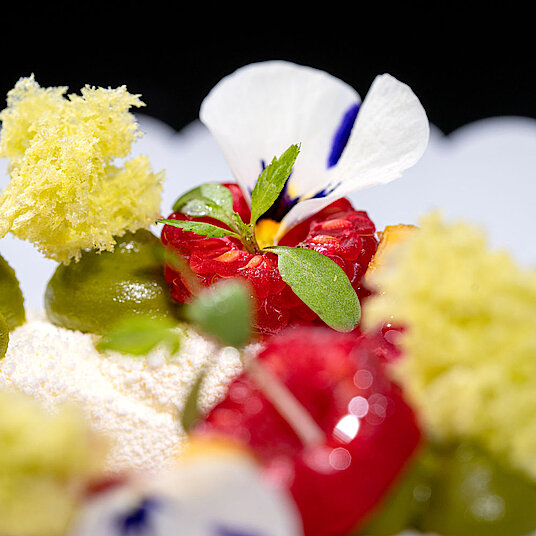 The eighth course of the Eatrenalin menu 'Red Dimensions' In the room 'Incarnation', you will experience a sweet transformation.