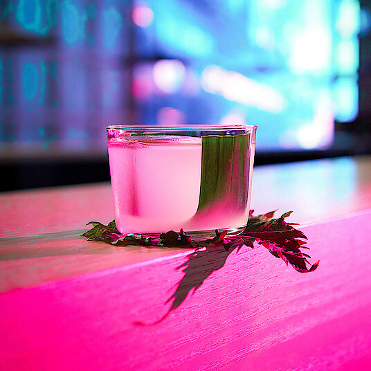 Der interessant angerichtete Cocktail "Kintsugi" im Raum "Umami" bei Eatrenalin Late Night.