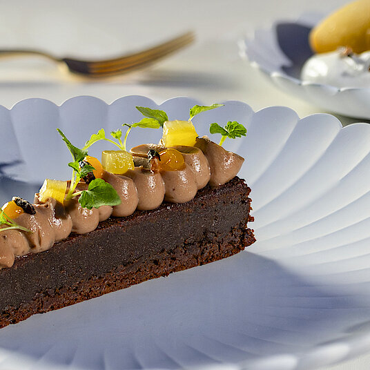 The eighth course of the Eatrenalin menu 'Red Dimensions' In the room 'Incarnation', you will experience a sweet transformation.