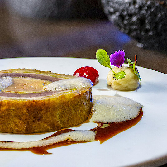 The seventh course of the Eatrenalin menu 'Red Dimensions' Mysteries from space follow in the room 'Universe'.